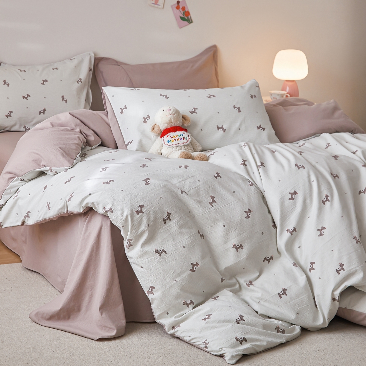 91家纺网 家纺一手货源 找家纺 梦纤绒 2026新款香云锦仿棉高克重四件套 小马格韵