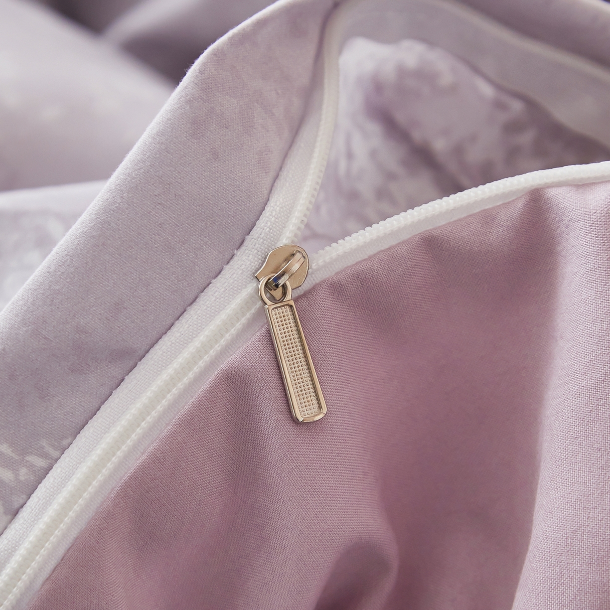 91家纺网 家纺一手货源 找家纺 梦纤绒 2026新款香云锦仿棉高克重四件套 紫韵花