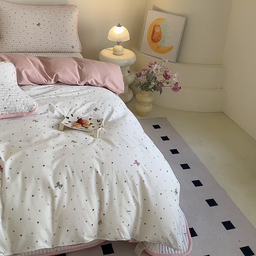 91家纺网 家纺一手货源 找家纺 凌云家纺 2026新款A类13372全棉床盖四件套 怦然心动