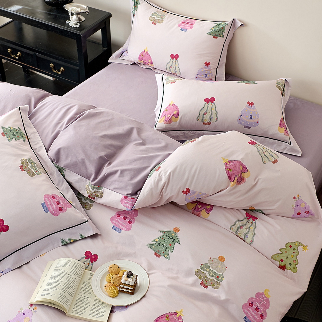 91家纺网 家纺一手货源 找家纺 由丽家纺 2026新款柔棉印花四件套系列 花漾岛-粉