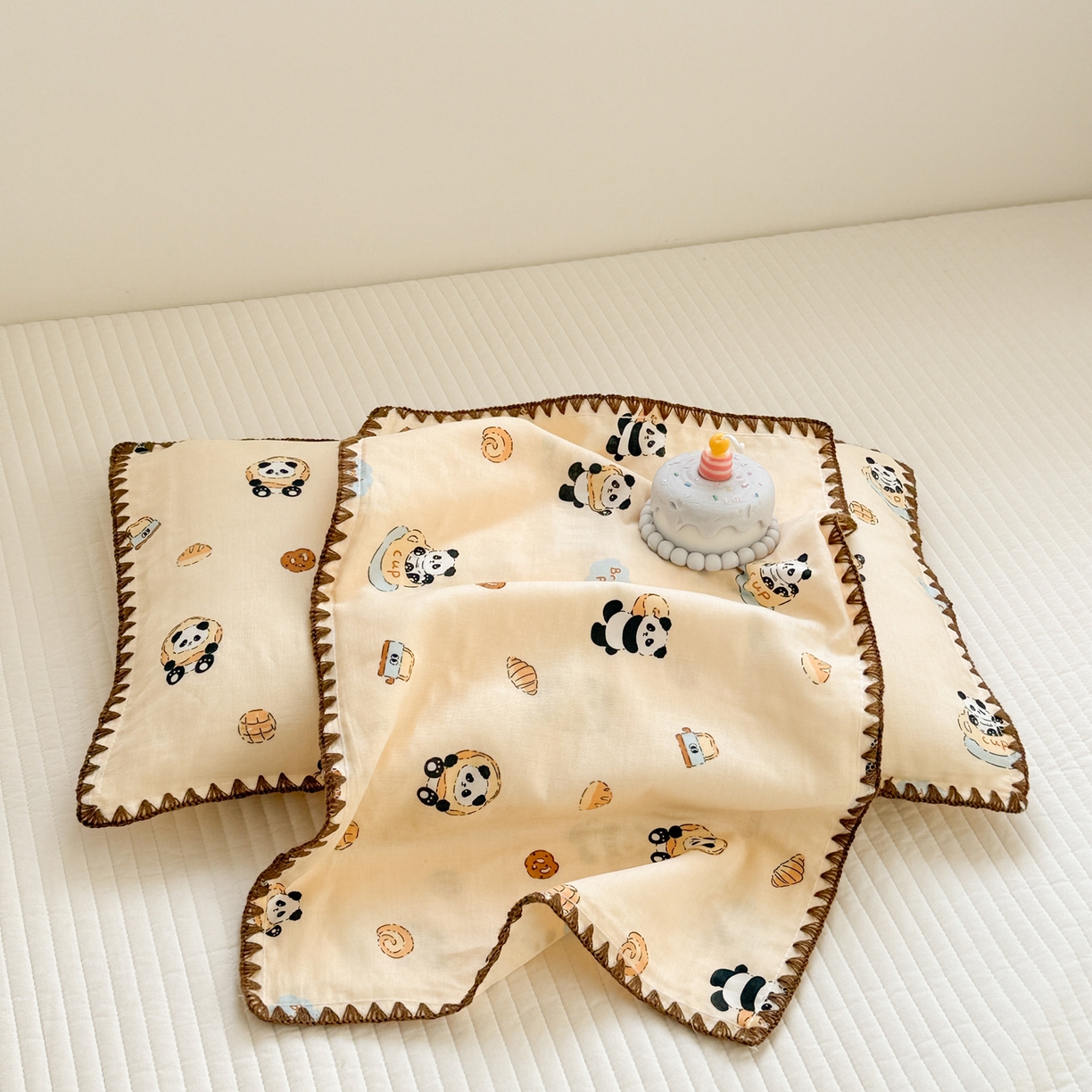 91家纺网 家纺一手货源 找家纺 呗旺鹿 2026新款A类全棉纯棉双层纱儿童枕头套纯棉枕芯内胆套 茶杯熊