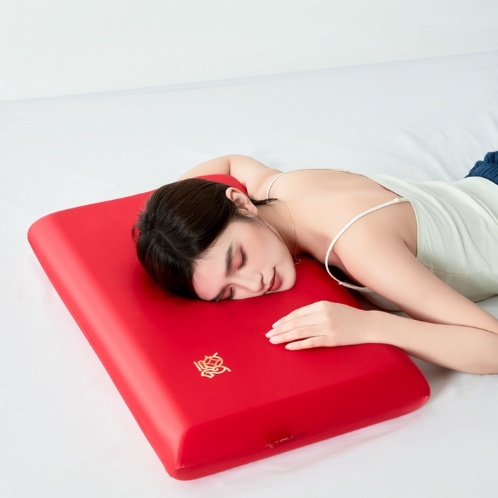 91家纺网 家纺一手货源 找家纺 唯爱品 2026新小福马深睡记忆枕新年套装枕芯+圆筒盒+手拎袋+外枕套（赠品，赠完为止） 鸿福