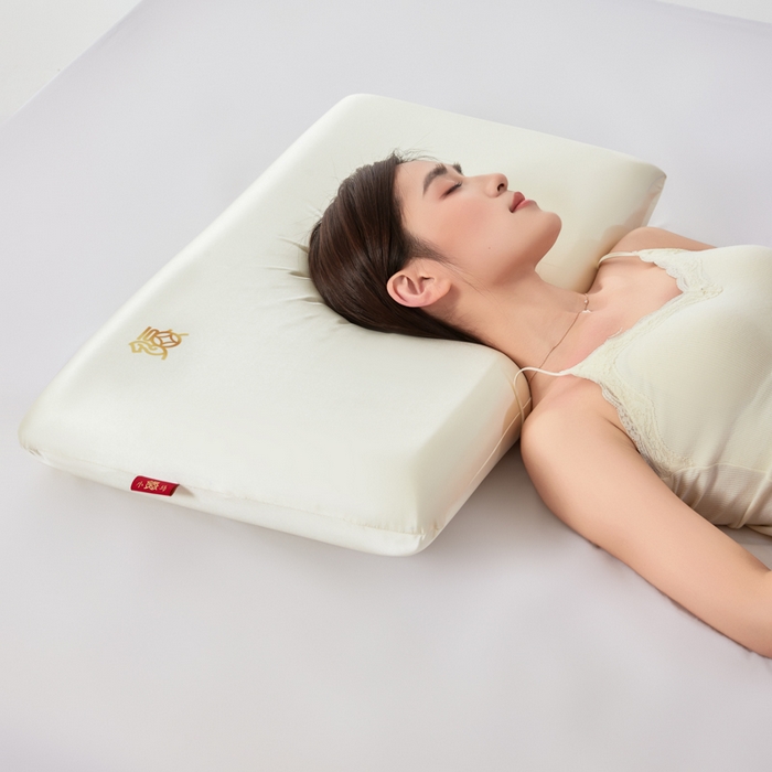 91家纺网 家纺一手货源 找家纺 唯爱品 2026新小福马深睡记忆枕新年套装枕芯+圆筒盒+手拎袋+外枕套（赠品，赠完为止） 金福