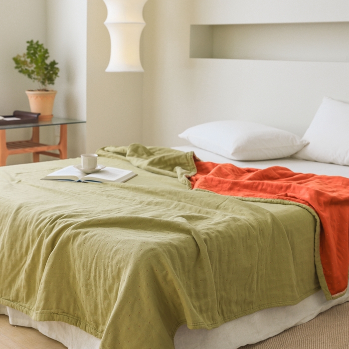 91家纺网 家纺一手货源 找家纺 朴尔家纺-毛巾被 2026春夏新款 ins风纯色双拼风全棉纯加厚超柔四层纱布毛巾被夏被夏凉被空调被 纯色双拼-茶绿配红