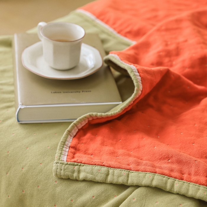 91家纺网 家纺一手货源 找家纺 朴尔家纺-毛巾被 2026春夏新款 ins风纯色双拼风全棉纯加厚超柔四层纱布毛巾被夏被夏凉被空调被 纯色双拼-茶绿配红