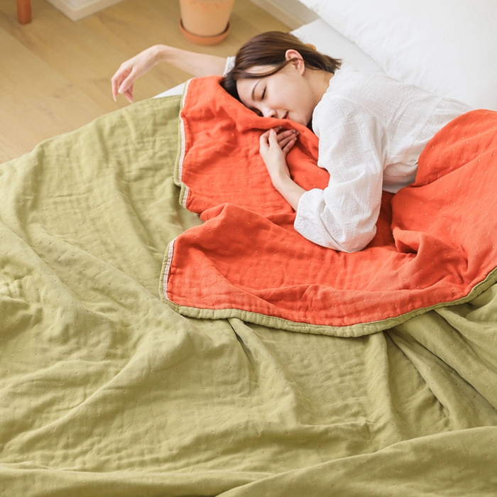 91家纺网 家纺一手货源 找家纺 朴尔家纺-毛巾被 2026春夏新款 ins风纯色双拼风全棉纯加厚超柔四层纱布毛巾被夏被夏凉被空调被 纯色双拼-茶绿配红