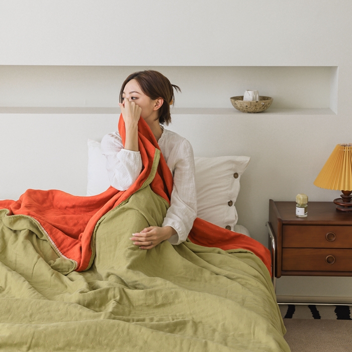 91家纺网 家纺一手货源 找家纺 朴尔家纺-毛巾被 2026春夏新款 ins风纯色双拼风全棉纯加厚超柔四层纱布毛巾被夏被夏凉被空调被 纯色双拼-茶绿配红