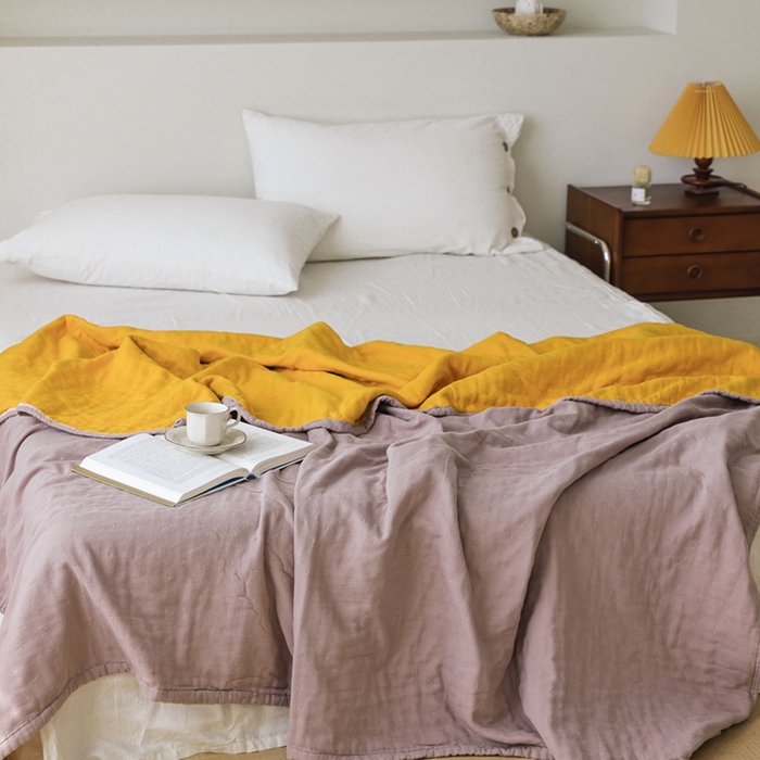 91家纺网 家纺一手货源 找家纺 朴尔家纺-毛巾被 2026春夏新款 ins风纯色双拼风全棉纯加厚超柔四层纱布毛巾被夏被夏凉被空调被 纯色双拼-奶咖配黄