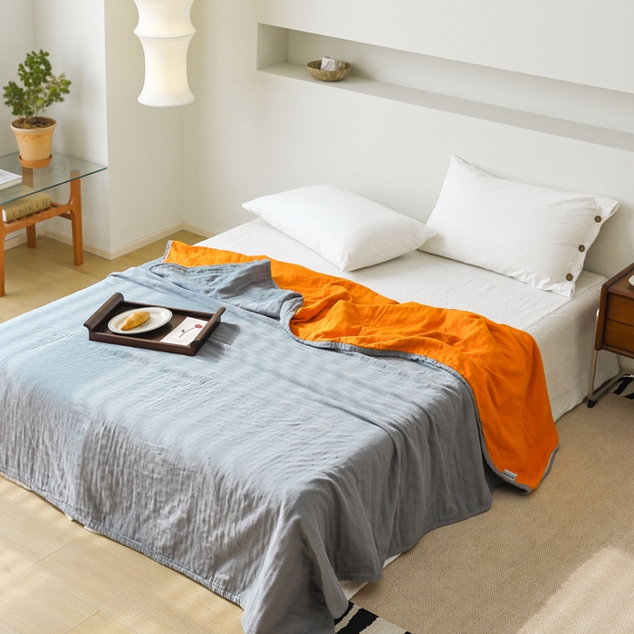 91家纺网 家纺一手货源 找家纺 朴尔家纺-毛巾被 2026春夏新款 ins风纯色双拼风全棉纯加厚超柔四层纱布毛巾被夏被夏凉被空调被 纯色双拼温蓝配橘