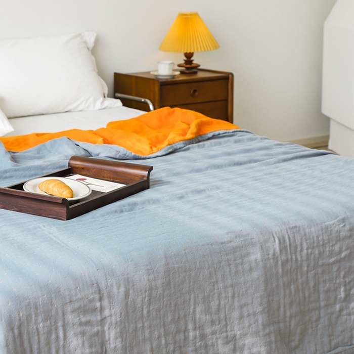 91家纺网 家纺一手货源 找家纺 朴尔家纺-毛巾被 2026春夏新款 ins风纯色双拼风全棉纯加厚超柔四层纱布毛巾被夏被夏凉被空调被 纯色双拼温蓝配橘