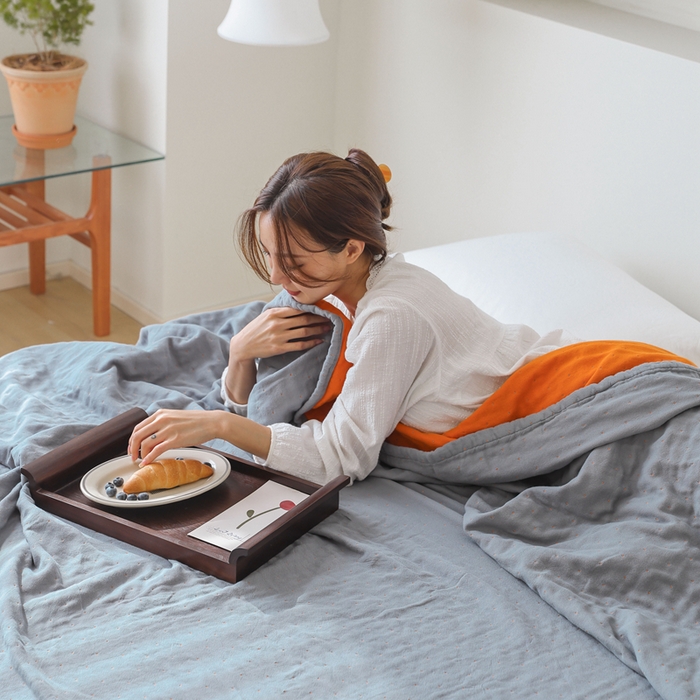 91家纺网 家纺一手货源 找家纺 朴尔家纺-毛巾被 2026春夏新款 ins风纯色双拼风全棉纯加厚超柔四层纱布毛巾被夏被夏凉被空调被 纯色双拼温蓝配橘