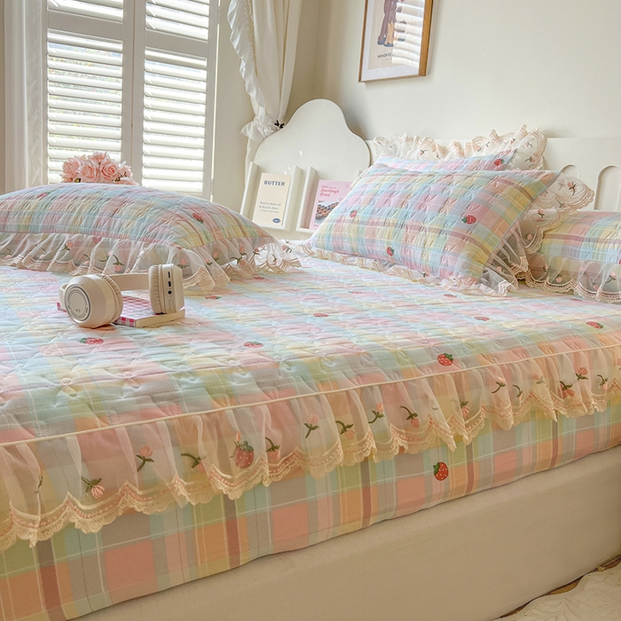 91家纺网 家纺一手货源 找家纺 网红馆（ck家纺） 2026新款水洗棉印花床笠三件套 格子草莓