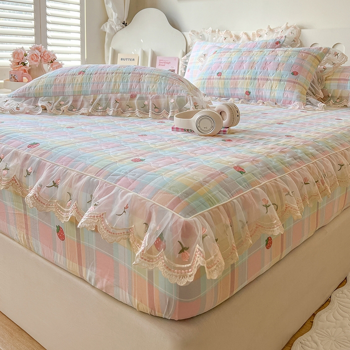 91家纺网 家纺一手货源 找家纺 网红馆（ck家纺） 2026新款水洗棉印花床笠三件套 格子草莓