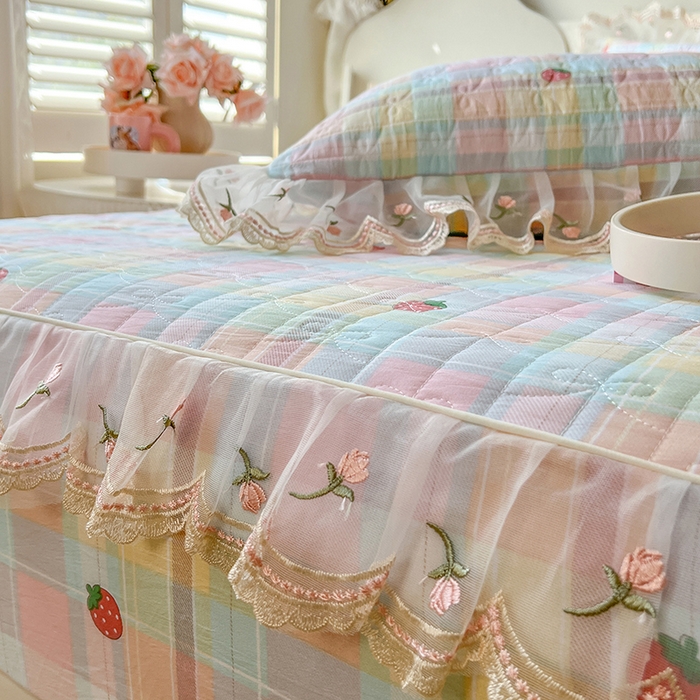 91家纺网 家纺一手货源 找家纺 网红馆（ck家纺） 2026新款水洗棉印花床笠三件套 格子草莓