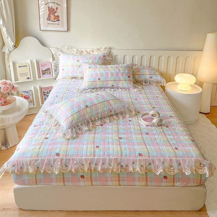 91家纺网 家纺一手货源 找家纺 网红馆（ck家纺） 2026新款水洗棉印花床笠三件套 格子草莓