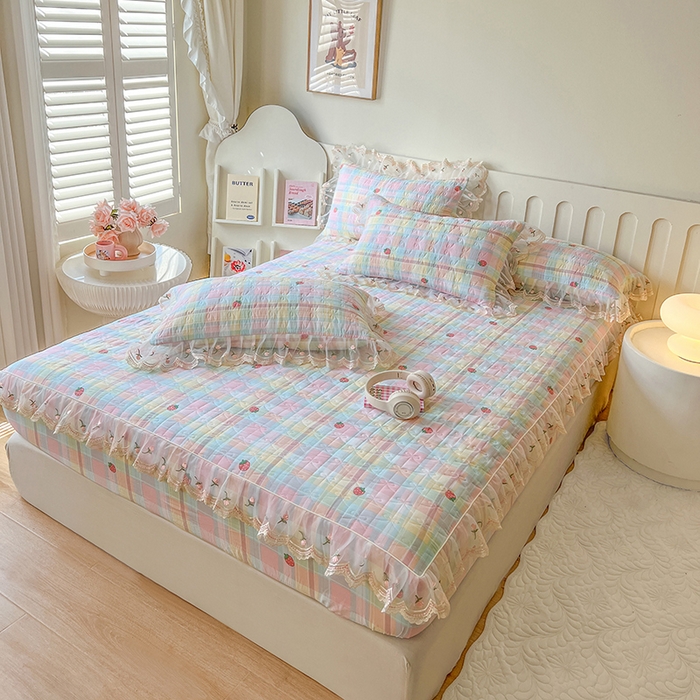 91家纺网 家纺一手货源 找家纺 网红馆（ck家纺） 2026新款水洗棉印花床笠三件套 格子草莓