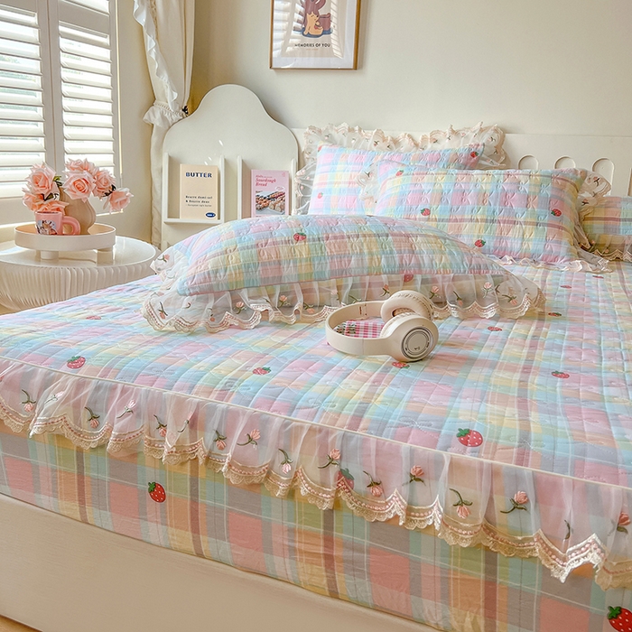 91家纺网 家纺一手货源 找家纺 网红馆（ck家纺） 2026新款水洗棉印花床笠三件套 格子草莓