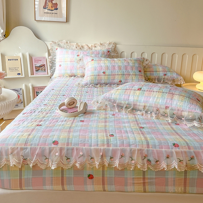 91家纺网 家纺一手货源 找家纺 网红馆（ck家纺） 2026新款水洗棉印花床笠三件套 格子草莓