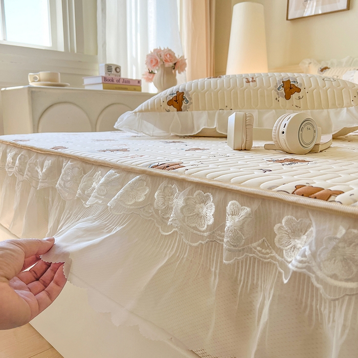 91家纺网 家纺一手货源 找家纺 网红馆（ck家纺） 2026新款凉感丝床笠式床裙款乳胶乳印花凉席 嘟嘟熊 茶