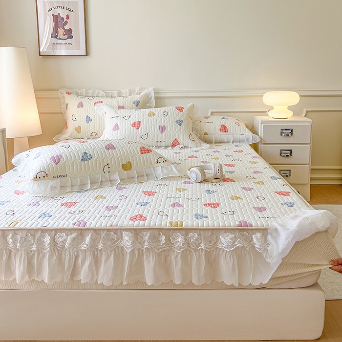 91家纺网 家纺一手货源 找家纺 网红馆（ck家纺） 2026新款凉感丝床笠式床裙款乳胶乳印花凉席 爱心笑脸 粉