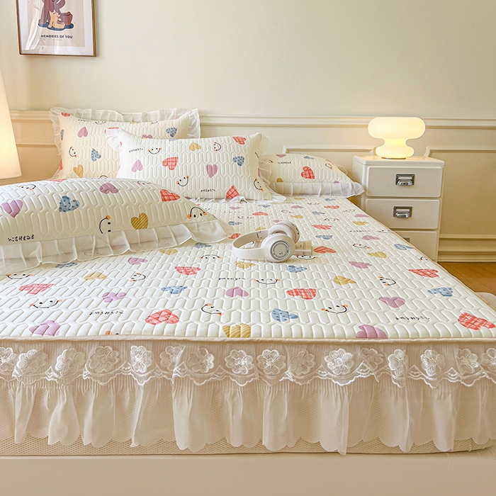 91家纺网 家纺一手货源 找家纺 网红馆（ck家纺） 2026新款凉感丝床笠式床裙款乳胶乳印花凉席 爱心笑脸 粉