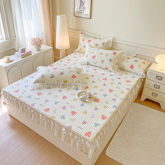 91家纺网 家纺一手货源 找家纺 网红馆（ck家纺） 2026新款凉感丝床笠式床裙款乳胶乳印花凉席 爱心笑脸 粉