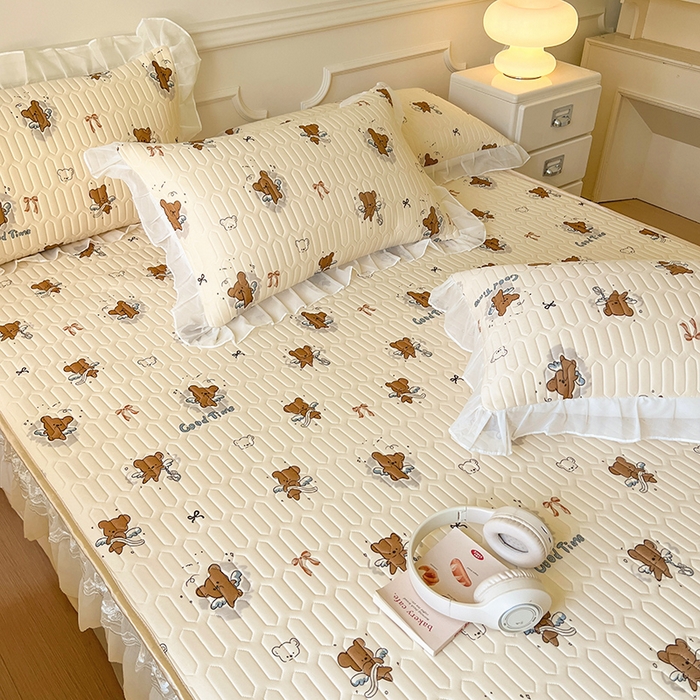 91家纺网 家纺一手货源 找家纺 网红馆（ck家纺） 2026新款凉感丝床笠式床裙款乳胶乳印花凉席 嘟嘟熊 茶