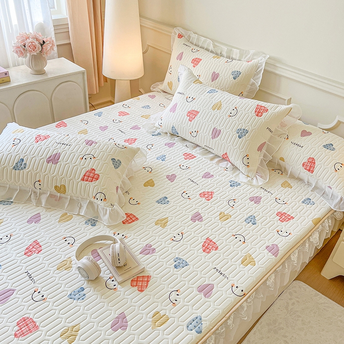 91家纺网 家纺一手货源 找家纺 网红馆（ck家纺） 2026新款凉感丝床笠式床裙款乳胶乳印花凉席 爱心笑脸 粉