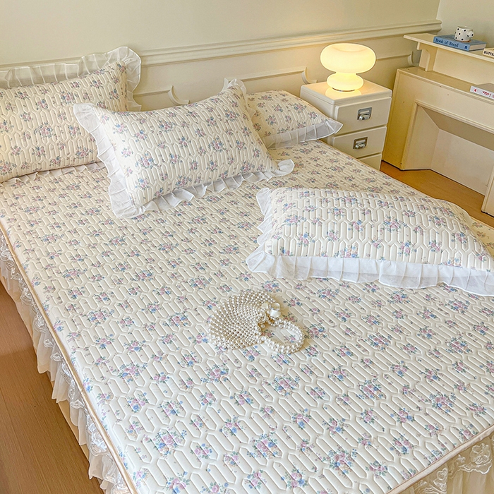 91家纺网 家纺一手货源 找家纺 网红馆（ck家纺） 2026新款凉感丝床笠式床裙款乳胶乳印花凉席 花田米