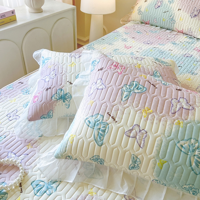 91家纺网 家纺一手货源 找家纺 网红馆（ck家纺） 2026新款凉感丝床笠式床裙款乳胶乳印花凉席 翩翩起舞 粉