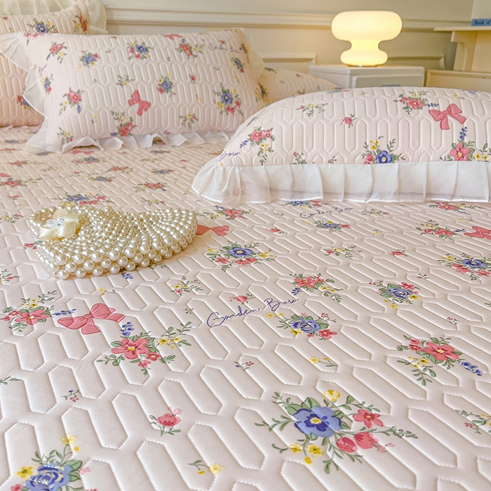 91家纺网 家纺一手货源 找家纺 网红馆（ck家纺） 2026新款凉感丝床笠式床裙款乳胶乳印花凉席 蝴蝶花语 粉