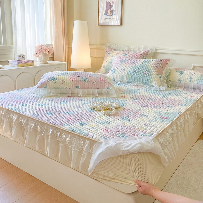 91家纺网 家纺一手货源 找家纺 网红馆（ck家纺） 2026新款凉感丝床笠式床裙款乳胶乳印花凉席 翩翩起舞 粉