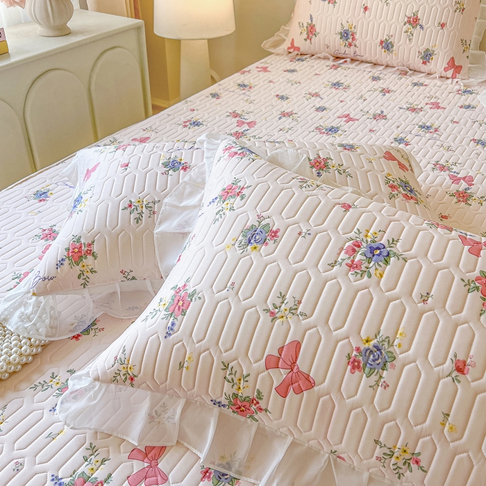 91家纺网 家纺一手货源 找家纺 网红馆（ck家纺） 2026新款凉感丝床笠式床裙款乳胶乳印花凉席 蝴蝶花语 粉