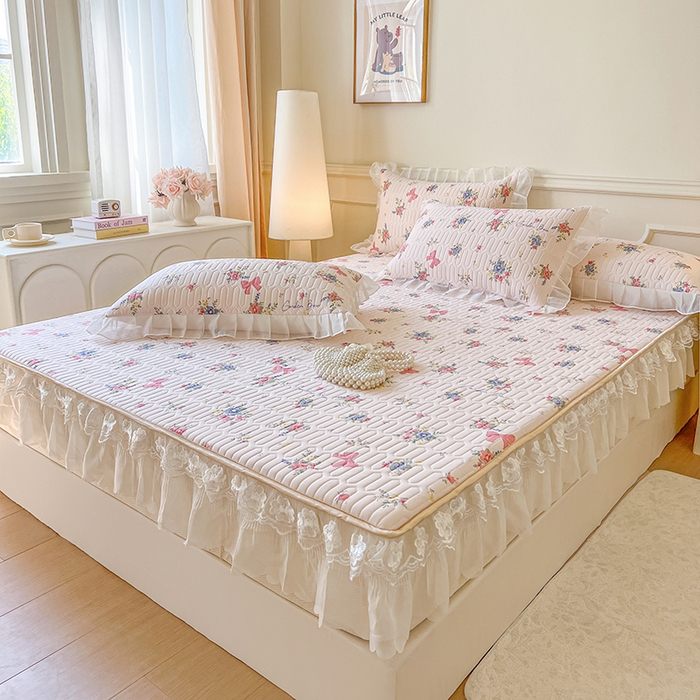 91家纺网 家纺一手货源 找家纺 网红馆（ck家纺） 2026新款凉感丝床笠式床裙款乳胶乳印花凉席 蝴蝶花语 粉