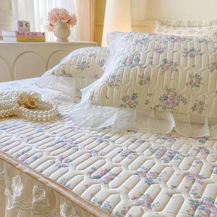 91家纺网 家纺一手货源 找家纺 网红馆（ck家纺） 2026新款凉感丝床笠式床裙款乳胶乳印花凉席 花田米