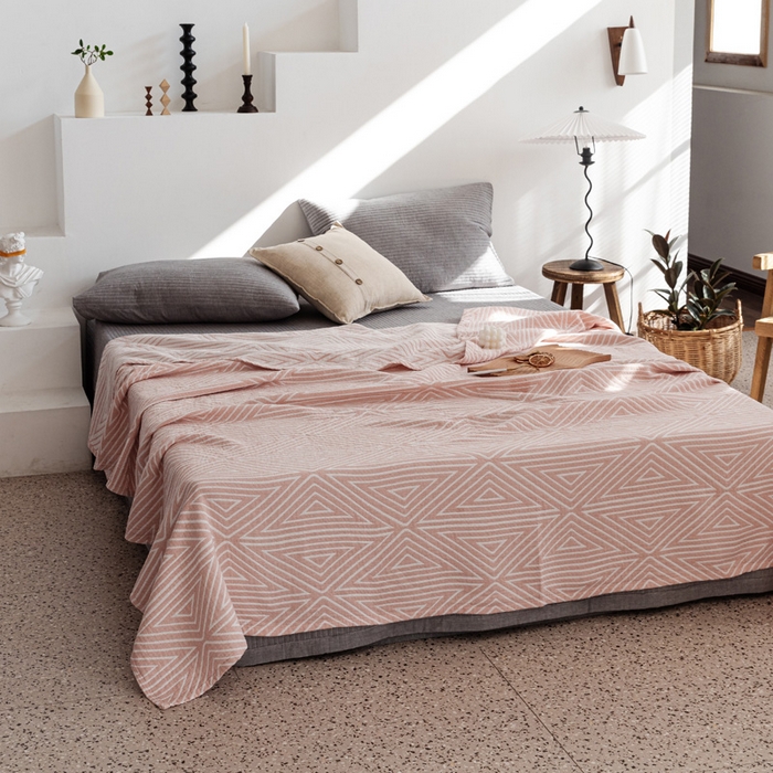 91家纺网 家纺一手货源 找家纺 朴尔家纺-毛巾被 2026春夏新款加厚三层水洗棉全棉纯棉纱布毛巾被夏被夏凉被空调被 等边三角-粉