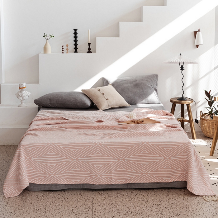 91家纺网 家纺一手货源 找家纺 朴尔家纺-毛巾被 2026春夏新款加厚三层水洗棉全棉纯棉纱布毛巾被夏被夏凉被空调被 等边三角-粉