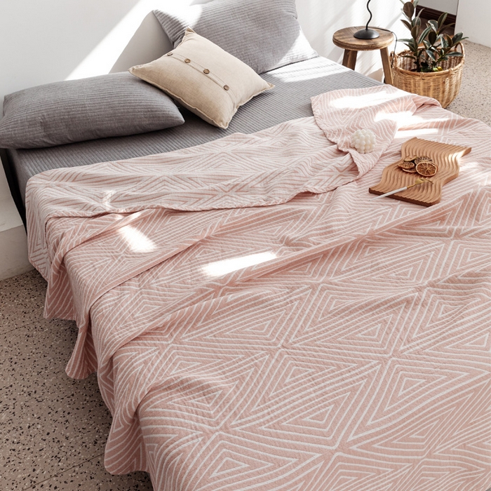 91家纺网 家纺一手货源 找家纺 朴尔家纺-毛巾被 2026春夏新款加厚三层水洗棉全棉纯棉纱布毛巾被夏被夏凉被空调被 等边三角-粉