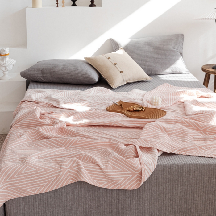 91家纺网 家纺一手货源 找家纺 朴尔家纺-毛巾被 2026春夏新款加厚三层水洗棉全棉纯棉纱布毛巾被夏被夏凉被空调被 等边三角-粉