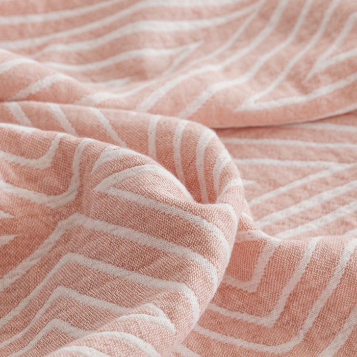 91家纺网 家纺一手货源 找家纺 朴尔家纺-毛巾被 2026春夏新款加厚三层水洗棉全棉纯棉纱布毛巾被夏被夏凉被空调被 等边三角-粉
