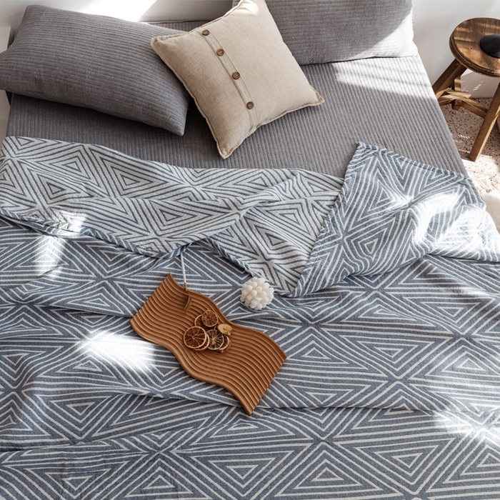 91家纺网 家纺一手货源 找家纺 朴尔家纺-毛巾被 2026春夏新款加厚三层水洗棉全棉纯棉纱布毛巾被夏被夏凉被空调被 等边三角-兰