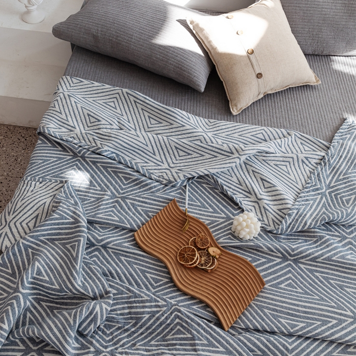 91家纺网 家纺一手货源 找家纺 朴尔家纺-毛巾被 2026春夏新款加厚三层水洗棉全棉纯棉纱布毛巾被夏被夏凉被空调被 等边三角-兰