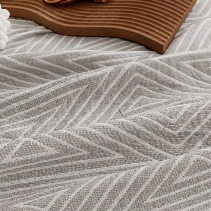 91家纺网 家纺一手货源 找家纺 朴尔家纺-毛巾被 2026春夏新款加厚三层水洗棉全棉纯棉纱布毛巾被夏被夏凉被空调被 等边三角-浅灰