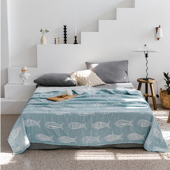 91家纺网 家纺一手货源 找家纺 朴尔家纺-毛巾被 2026春夏新款加厚三层水洗棉全棉纯棉纱布毛巾被夏被夏凉被空调被 复古鱼-兰