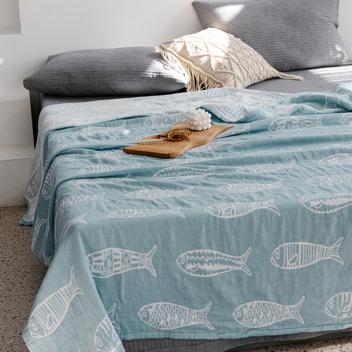 91家纺网 家纺一手货源 找家纺 朴尔家纺-毛巾被 2026春夏新款加厚三层水洗棉全棉纯棉纱布毛巾被夏被夏凉被空调被 复古鱼-兰