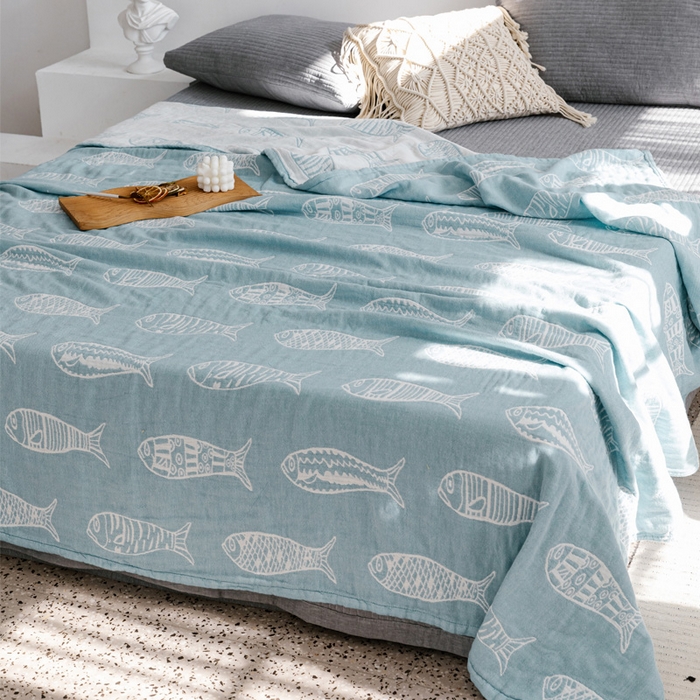 91家纺网 家纺一手货源 找家纺 朴尔家纺-毛巾被 2026春夏新款加厚三层水洗棉全棉纯棉纱布毛巾被夏被夏凉被空调被 复古鱼-兰