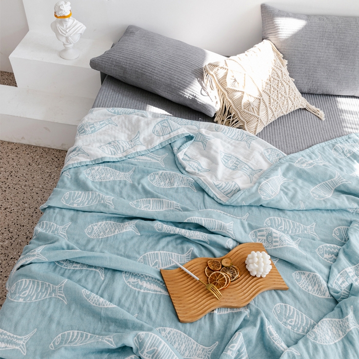 91家纺网 家纺一手货源 找家纺 朴尔家纺-毛巾被 2026春夏新款加厚三层水洗棉全棉纯棉纱布毛巾被夏被夏凉被空调被 复古鱼-兰