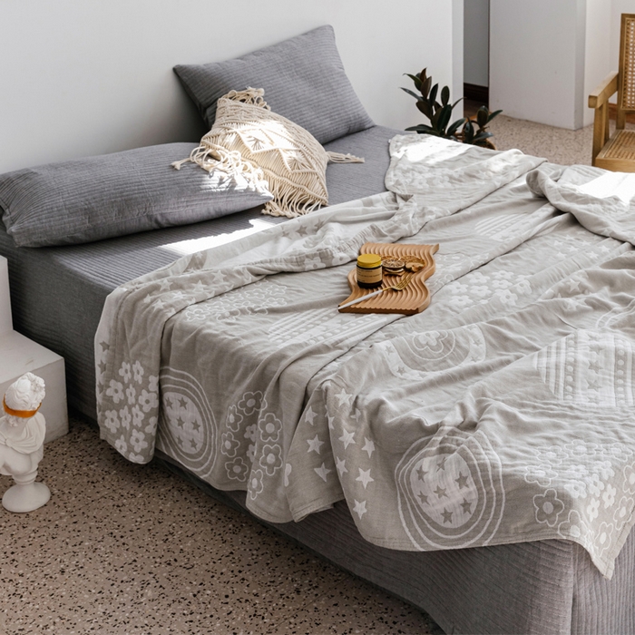 91家纺网 家纺一手货源 找家纺 朴尔家纺-毛巾被 2026春夏新款加厚三层水洗棉全棉纯棉纱布毛巾被夏被夏凉被空调被 星星点点-浅灰