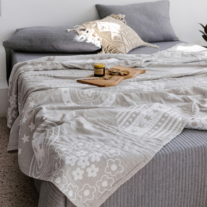 91家纺网 家纺一手货源 找家纺 朴尔家纺-毛巾被 2026春夏新款加厚三层水洗棉全棉纯棉纱布毛巾被夏被夏凉被空调被 星星点点-浅灰