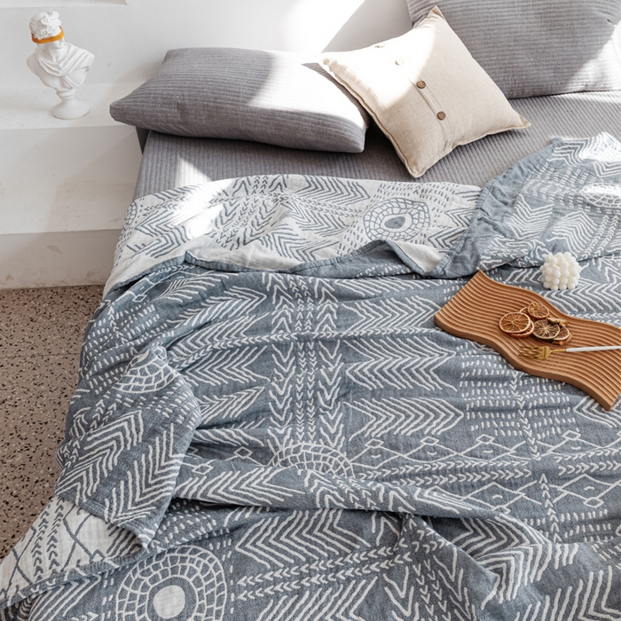 91家纺网 家纺一手货源 找家纺 朴尔家纺-毛巾被 2026春夏新款加厚三层水洗棉全棉纯棉纱布毛巾被夏被夏凉被空调被 印第安图腾-灰